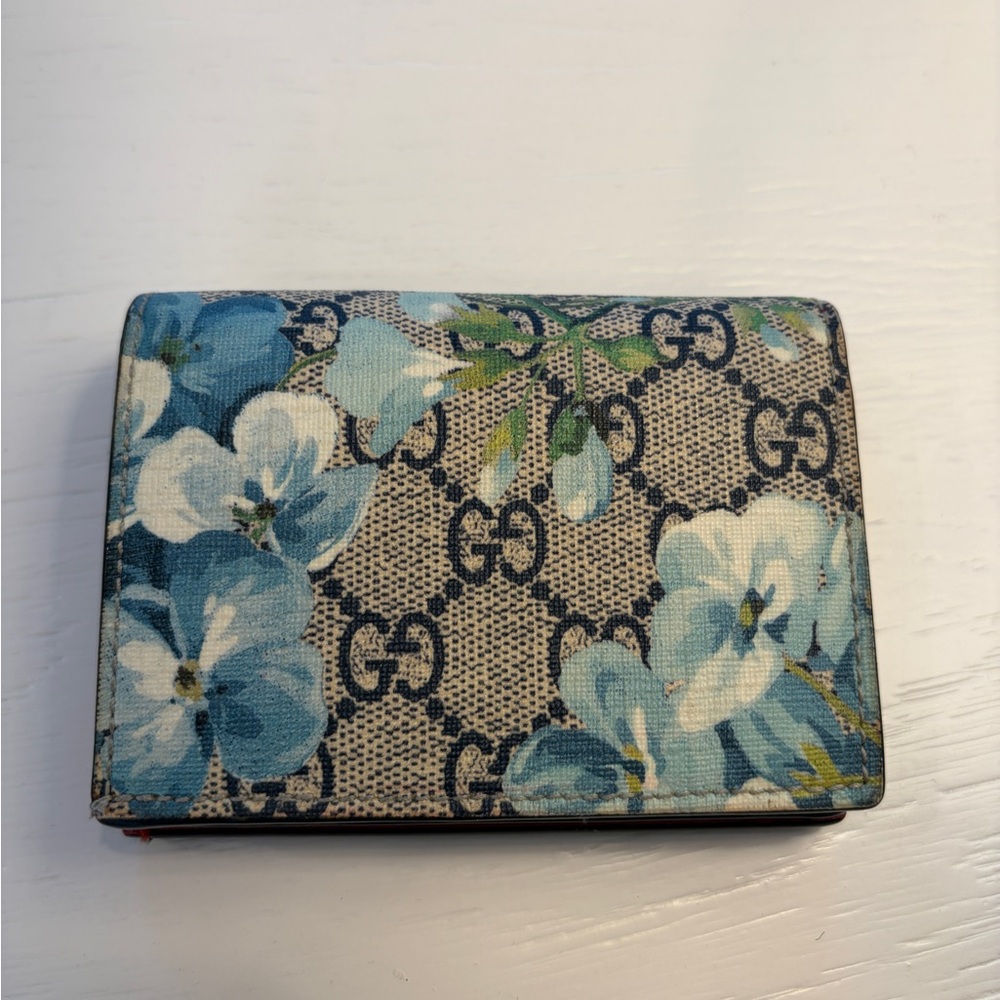 Gucci Floral GG Supreme Card Case in Blue and Beige - Picture 2 of 8
